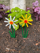 Daisy Plant Stake - Fused Glass Flower Garden Art